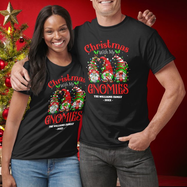 Slutligen jul med matchande Gnomies-familj T Shirt (Skapare uppladdad)