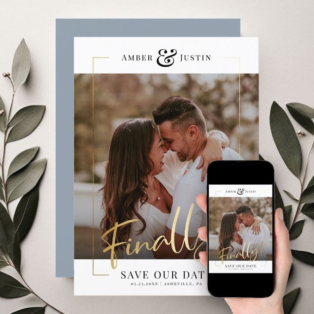 Slutligen! | Modern Guld Square Photo Elegant Roli Spara Datumet (Share the wonderful news of your engagement with these fun, modern printed gold Frame Save the Dates)