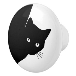 Sly Black Cat Knopp