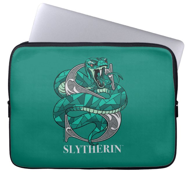 SLYTHERIN™ Crosshatched Emblem Laptop Fodral (Framsidan)