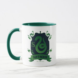 Slytherin™-husrankningens utsmyckade vapensköld mugg
