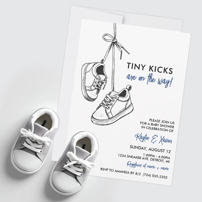 Små fästingar är på väg att sköljas av babyskor inbjudningar (Tiny Kicks on the Way Baby Shower Sneaker Invitation | Sneaker Baby Shower)
