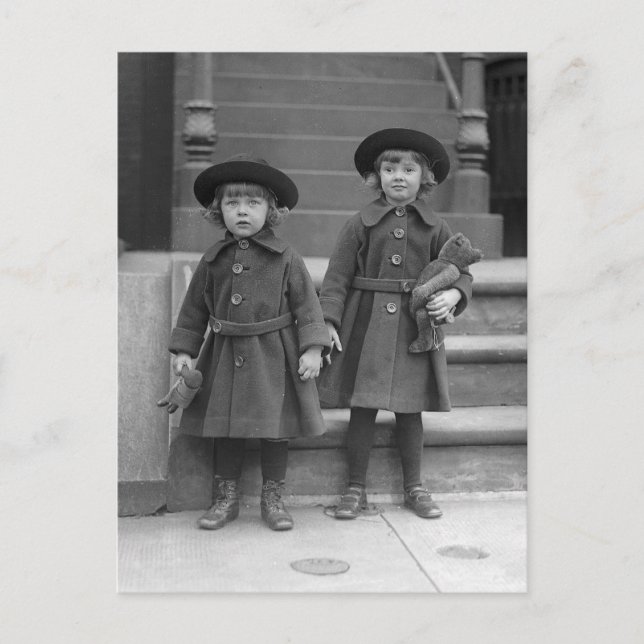 Små flickor med teddybjörnar, 1921 vykort (Framsida)