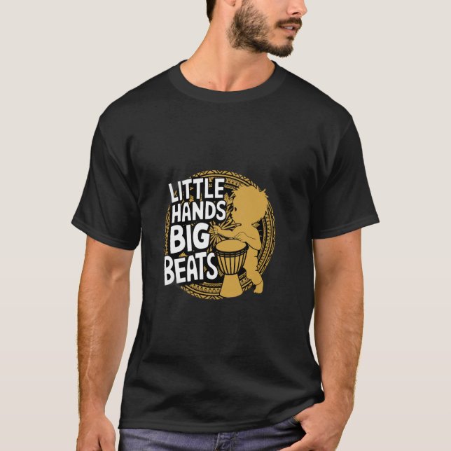 Små händer Stora Beats Djembe T Shirt (Framsida)