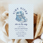 Små Kicks Sneakers Sports Blue Baby Shower Inbjudningar<br><div class="desc">Vi firar att en liten mästare kommer att komma med vår lilla nyck Sneakers Sports Blue Baby Shower-inbjudan! Denna lovvärda inbjudan är perfekt för idrottsvänliga blivande föräldrar som ivrigt föregriper sin lilla stora entré.</div>