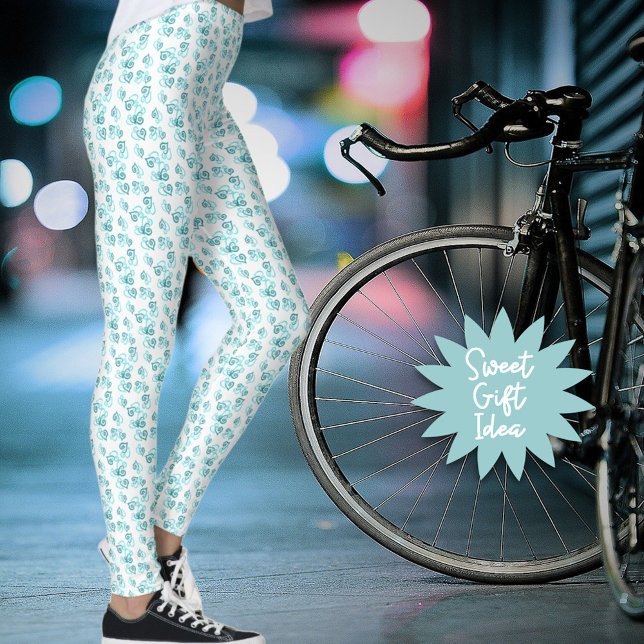 Små, länkade blåshearts Mönster över vitt Leggings (These teal linked heart pattern leggings are ready for you or as a special gift for an active woman.)