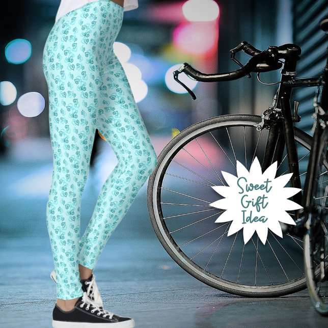 Små, länkade rutor Mönster över pastellGrönten Leggings (Stay comfortable in these teal linked heart pattern leggings or gift it to someone special. )
