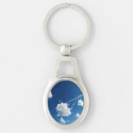 Små moln i ljuset ovalt silverfärgad nyckelring