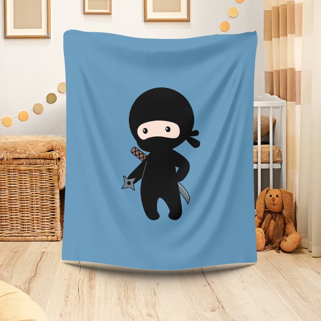 Små Ninja Holding Throwing Star på Blue Fleecefilt (Skapare uppladdad)