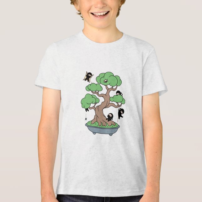 Små Ninjas i Bonsai Träd T Shirt (Framsida)