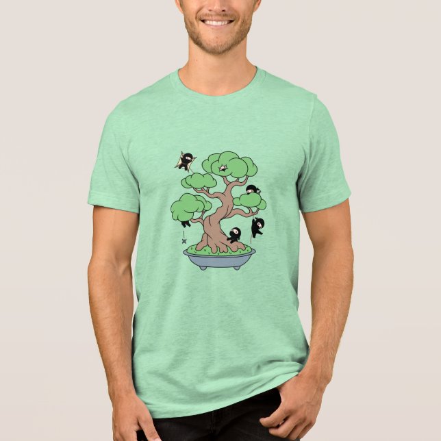 Små Ninjas i Bonsai Träd Tee (Framsida)