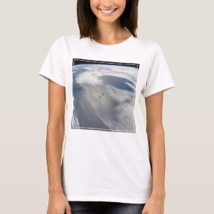 Små satelliter ovanför en del av jorden. t shirt