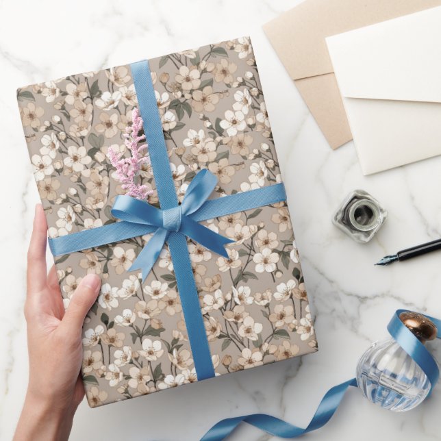 Små spridda blommor — Underdriven beige och salvia Presentpapper (Gifting)