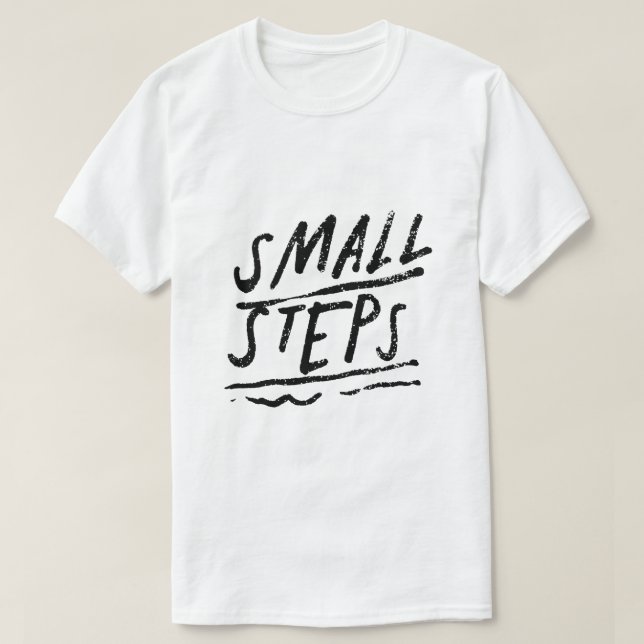 Små Steg – Motiverande Typografi T Shirt (Design framsida)