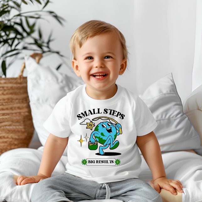 Små steg stort resultat baby T-shirt (Skapare uppladdad)