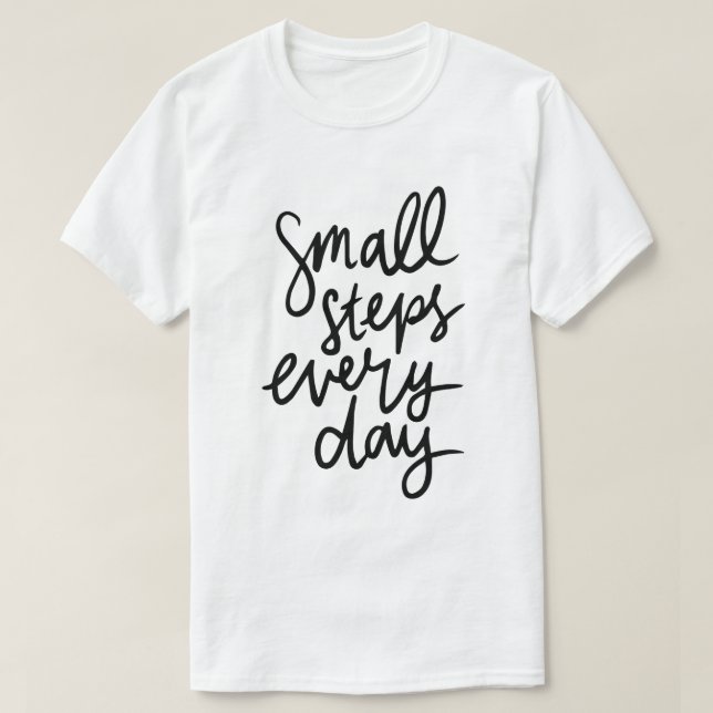 Små Steg Varje Dag – Motivation Typografi T Shirt (Design framsida)