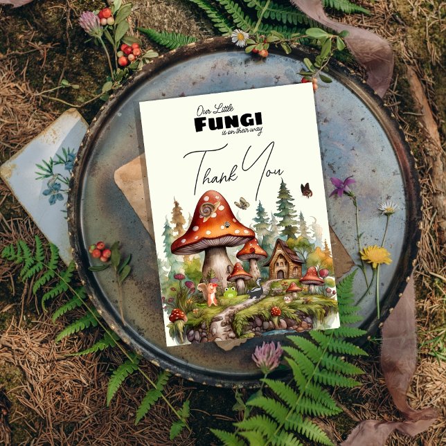 Små svampsvampar, vit, snurrande babydusch tack kort (little fungi mushrooms whimsical Fall baby shower)