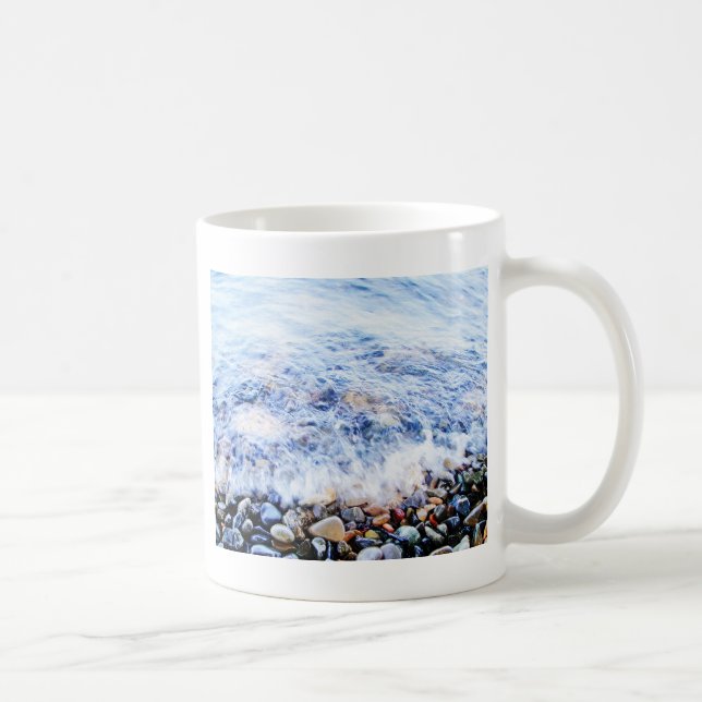 Små vågor och färgade stenar kaffemugg (Höger)