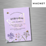 Småblommiga vilda blommor rosa lyx magnetisk inbjudningskort<br><div class="desc">En violett,  lavender färgad bakgrund. Dekorerad med bin och målade vilda blommor i violett och rosa och en stor fjäril. Anpassa och lägg till information om namn och party.</div>