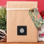 Smakande jul Bauble Fyrkantigt Klistermärke<br><div class="desc">En glansig gnistrande julklapp i silver. Den här designen ser ut att vara effektiv på de här fästdonen</div>