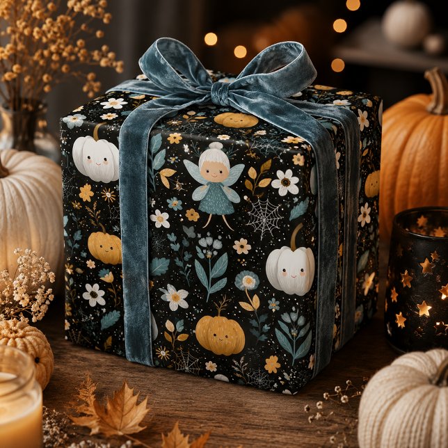 Smakfullt sötsak Halloween-älva med pastellfärgade Presentpapper (Skapare uppladdad)