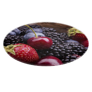 Smakliga sommarfrukter på ett träbord
