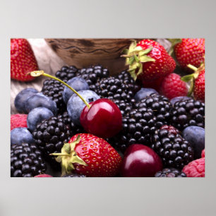 Smakliga sommarfrukter på ett träbord poster