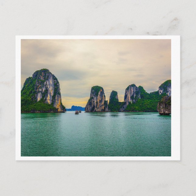 Smal passage genom klipporna  vykort (Framsida)