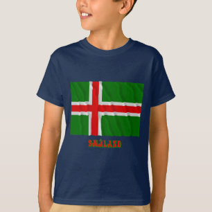 Småland som vinkar flagga med (det inofficiella) tee shirt