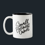Small Business Owner 2-Tone Coffee Mugg<br><div class="desc">Ett småföretagsägares liv,  där kaffe behövs hela dagen. Du får åtminstone göra regler! Handskrivna mugg har "Small Business Owner" på ena sidan och "CHEF" med ett litet mugg i det nedre hörnet på motsatt sida.</div>