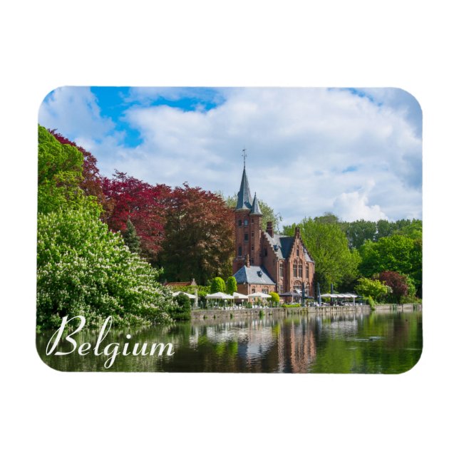 Small castle nära sjö i Brygge, Belgien Magnet (Horisontell)