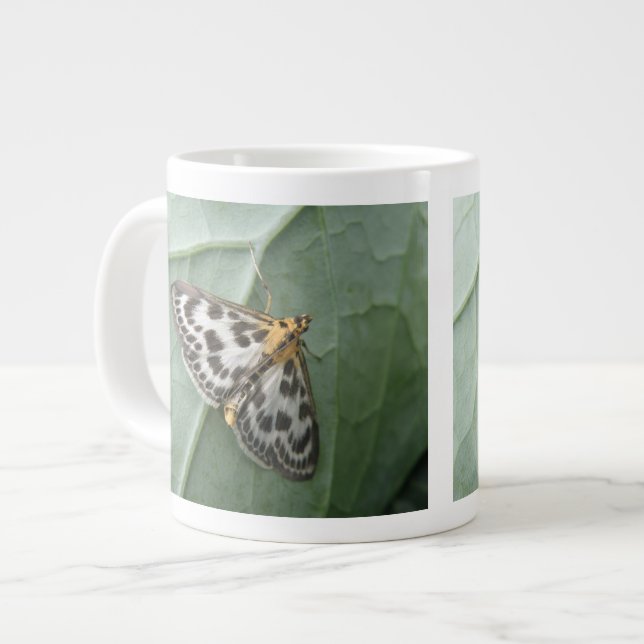 Small Magpie Moth Mugg Jumbo Mugg (Framsida vänster)