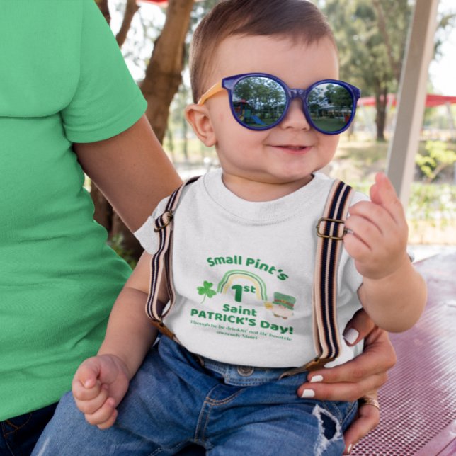 Small Pints första St. Patrick's Day-roligheter T Shirt (Skapare uppladdad)