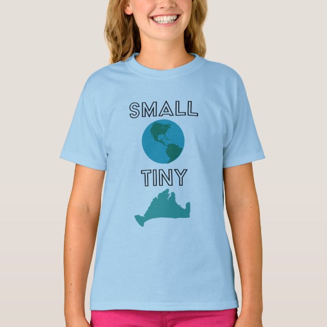 Small World, Tiny Island Girls Tee (Framsida)