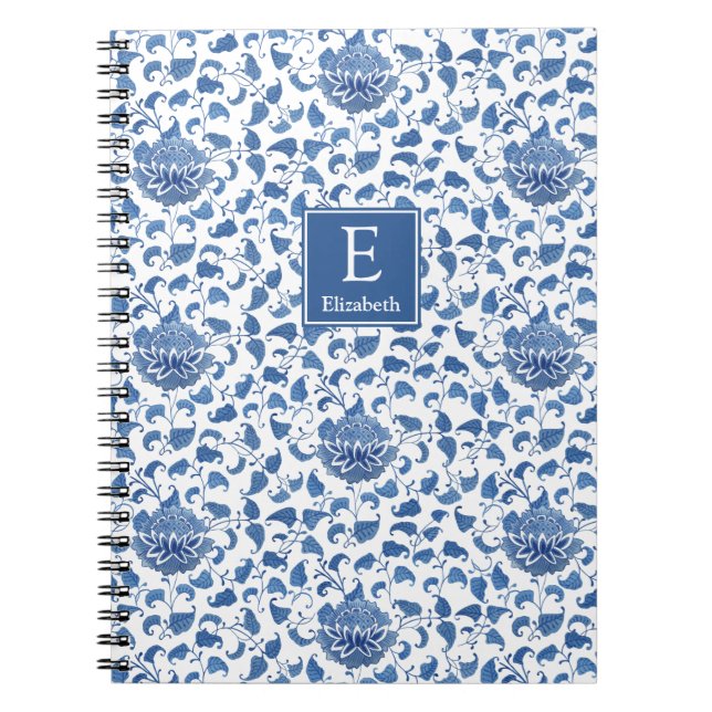 Smart Blue and White Monogrammed Chinoiserie Chic Anteckningsbok (Framsidan)