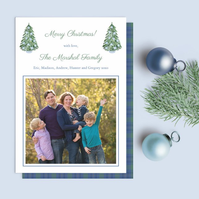 Smart Blue White Grönt Chinoiserie-familjen Bild Julkort (Chinoiserie decorated Christmas trees and space for square family photo. Reverse has matching tartan)