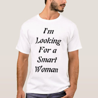 smart kvinna i en verklig kort kjol tee