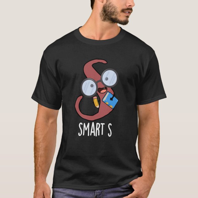 Smart S Funny Alphabet Pun Mörk BG T Shirt (Framsida)
