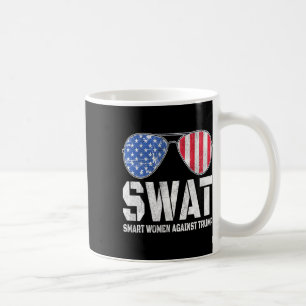 Smarta kvinnor mot trumpynlig antitrumplösning 202 kaffemugg