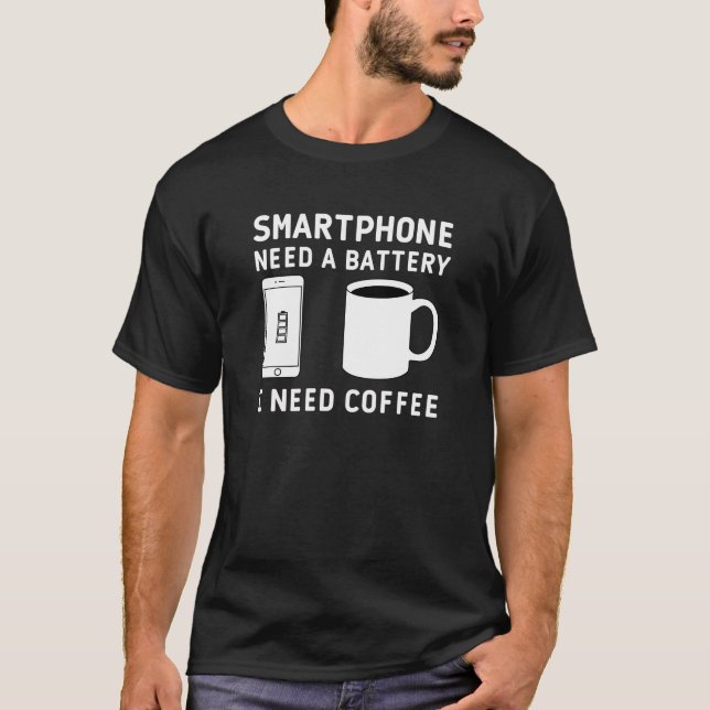 Smartphone behöver ett batteri i behov av kaffe! t shirt (Framsida)