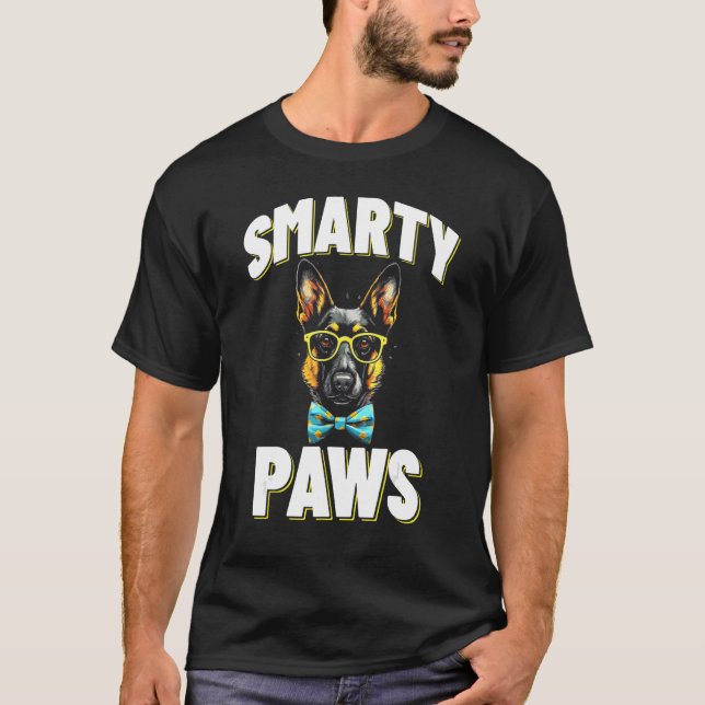 Smarty Tassar German Shepherd Hund Wearing Glass T Shirt (Framsida)