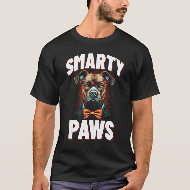 Smarty Tassar Pitbull Hund Wearing Glasses och a B T Shirt (Framsida)