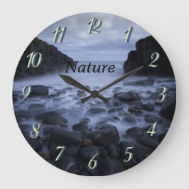 Småstarna och Sten längs kusten vid havet Stor Klocka