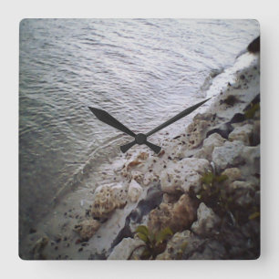 Småsten på stranden fyrkantig klocka