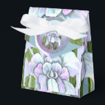 Smeraldo Blom Favor Box Presentaskar<br><div class="desc">BLOMMAN i min lila värld : den mytiska Smeraldo-blomman (med sina mycket speciella blad... ) Enligt en gammal italiensk legend symboliserar denna påhittade blomma en ouppriktig hemlig kärlek på grund av rädslan för att bli avvisad. Det är ämnet för en sång av min favorit globala K-pop-grupp : de använder denna...</div>