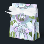 Smeraldo Blomfavoritlåda Presentaskar<br><div class="desc">BLOMMAN i min lila värld: den mytiska Smeraldo-blomman (med sina mycket speciella blad... ) Enligt en gammal italiensk legend symboliserar denna påhittade blomma en ouppriktig hemlig kärlek på grund av rädslan för att bli avvisad. Det är ämnet för en sång av min favorit globala K-pop-grupp: de använder denna blomma som...</div>