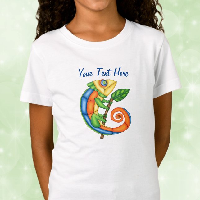 Smilda Cute Lizard Färgad Holding Löv T Shirt (Brightly coloured fun lizard holding leaf on twig on kids tee shirt.)