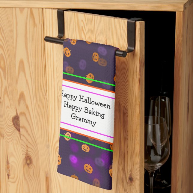 Smildrande Jack o lantern Pumpkins Bokeh Mönster Kökshandduk (Thirds Fold)