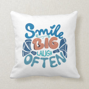 Smile Big Laugh Often Dekorativ kudde