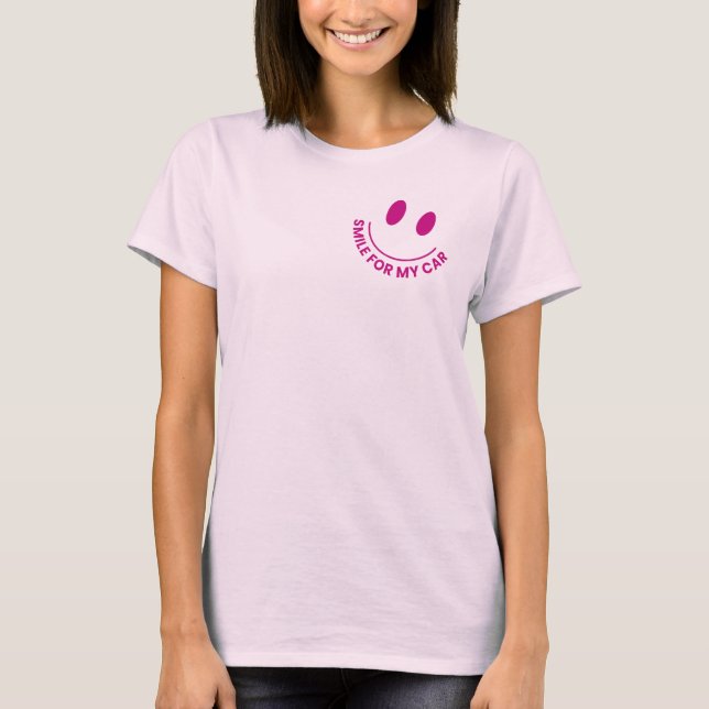 smile for my car in pink t shirt (Framsida)